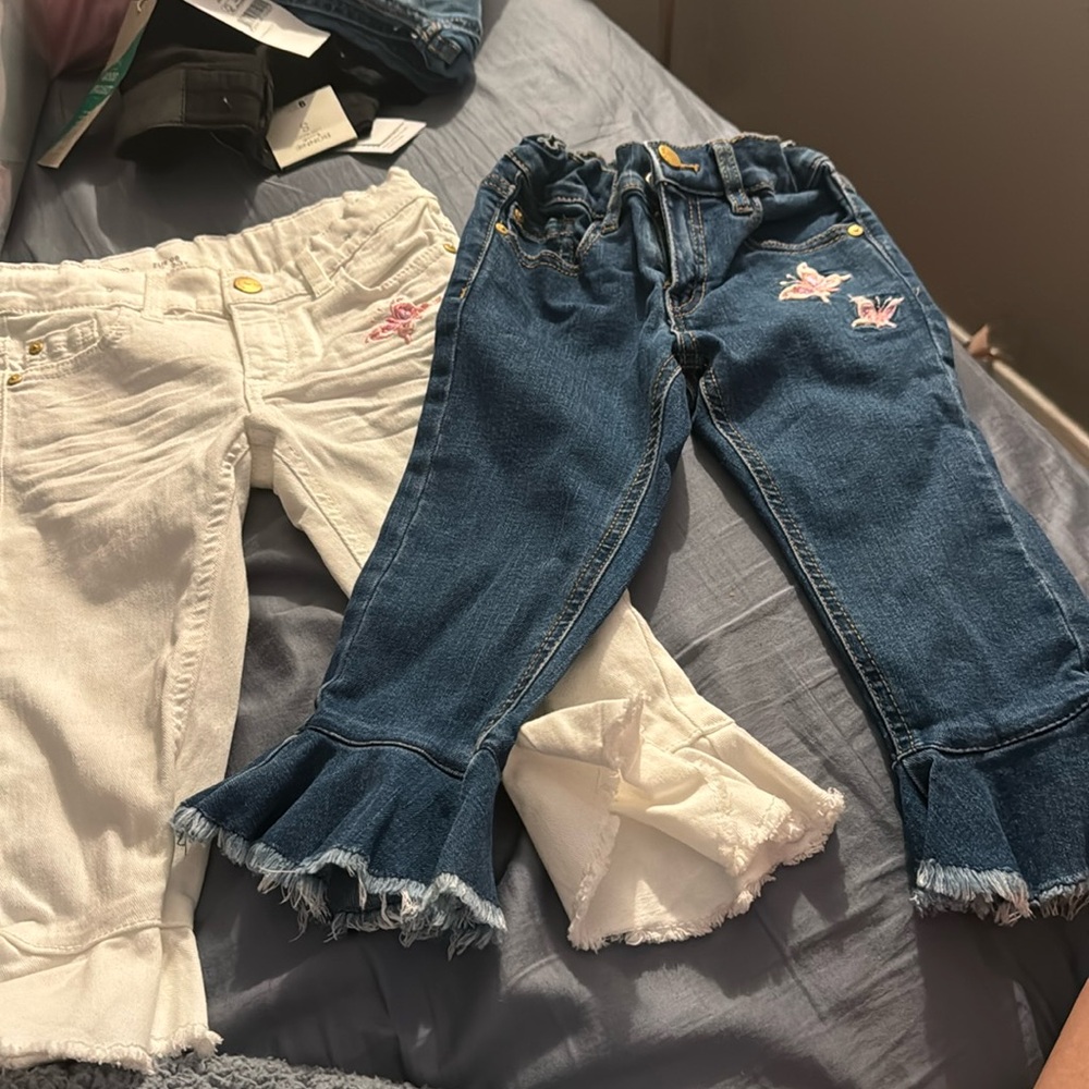 Jeans girl 2/3 year old brand new no tag